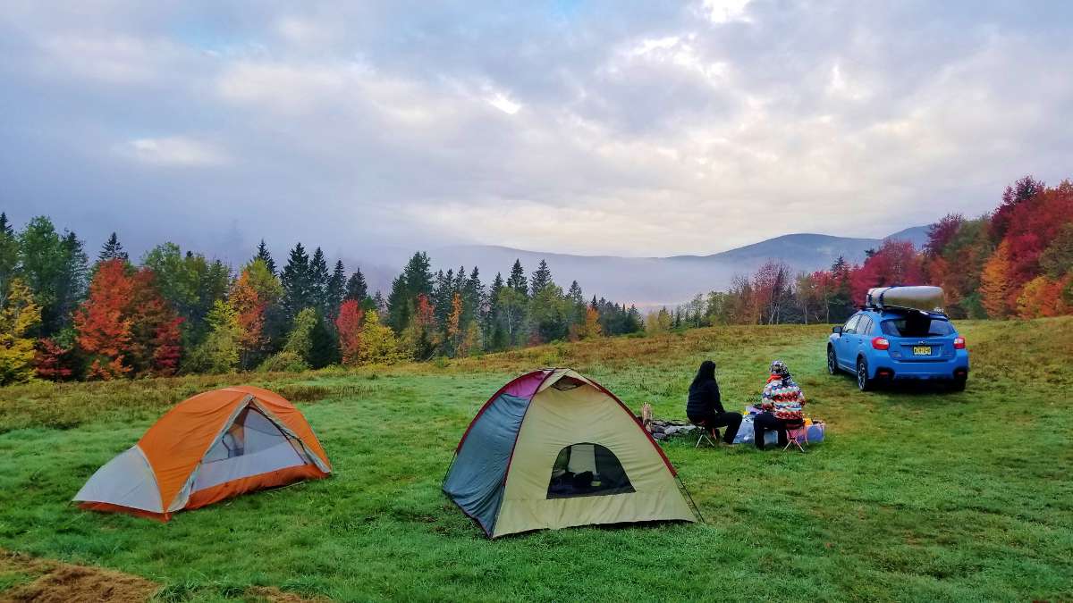 Camping con el auto en Green Mountains National Forest en el estado de Vermont